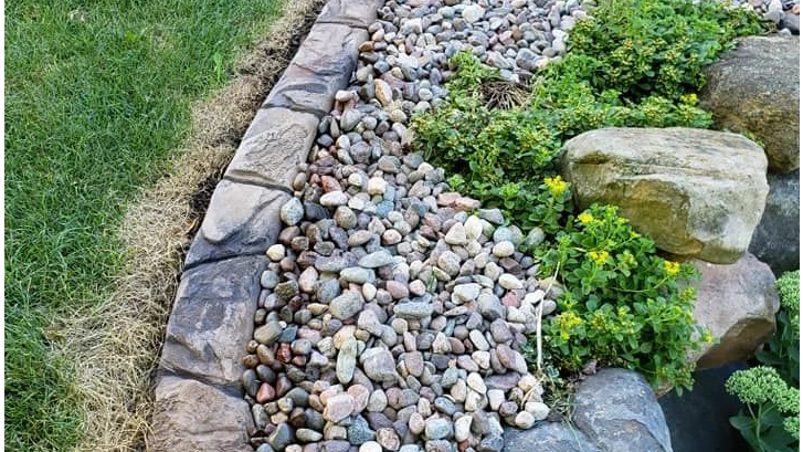 Custom stamped concrete curbing with natural stone pattern